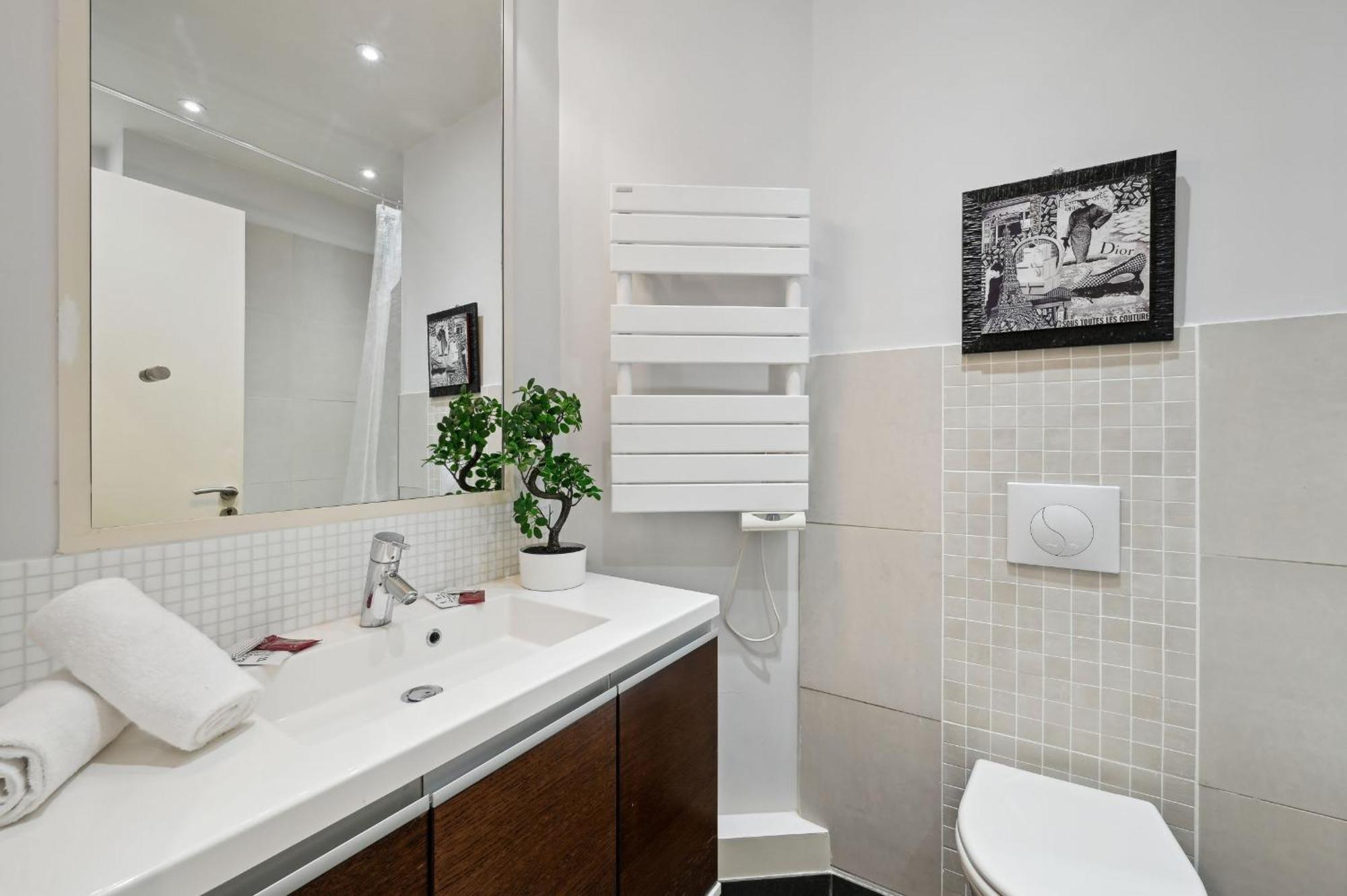 Champs-Elysees & Arc De Triomphe - Cityapartmentstay Paris Exterior foto